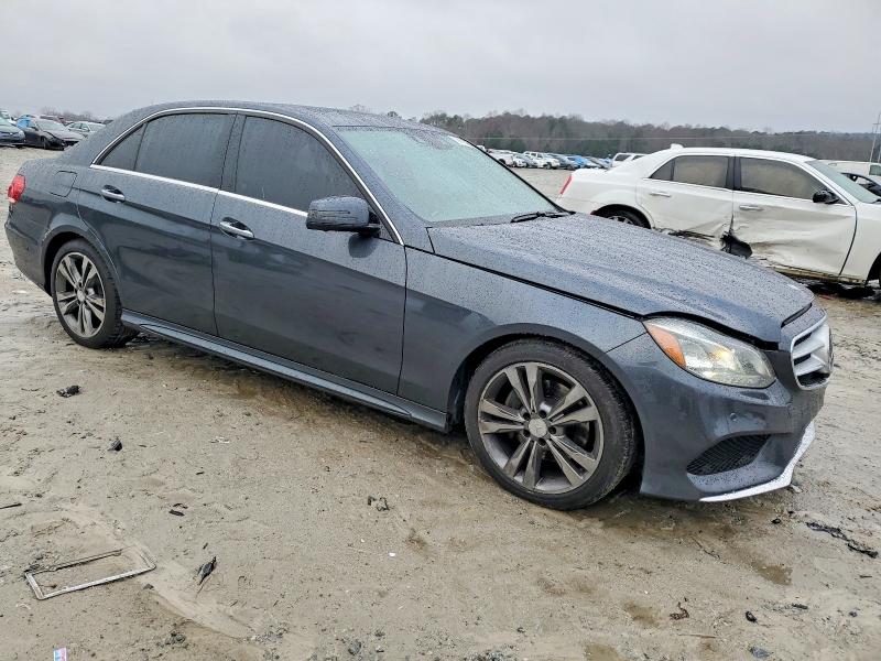 Photo 4 from auction – 2016 MERCEDES-BENZ E with VIN WDDHF5KB9GB250127