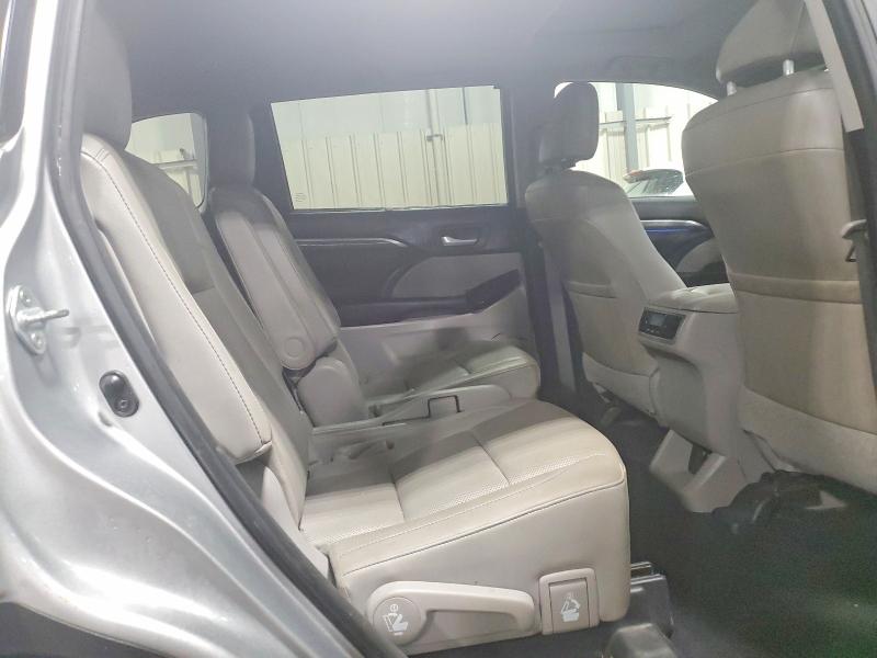 Photo 11 from auction – 2017 TOYOTA HIGHLANDER with VIN 5TDDZRFH4HS427618
