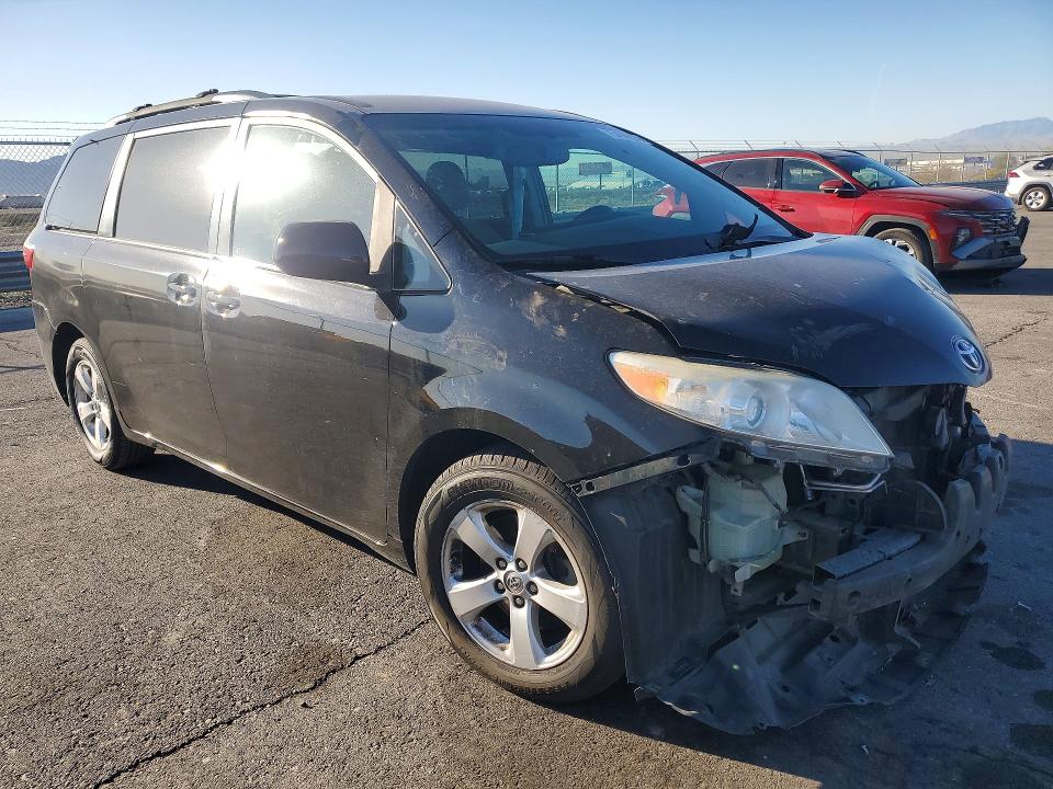 Photo 4 from auction – 2015 TOYOTA SIENNA LE with VIN 5TDKK3DC8FS535902