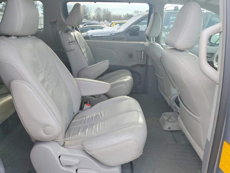 Photo 11 from auction – 2012 TOYOTA SIENNA XLE with VIN 5TDYK3DC1CS240694