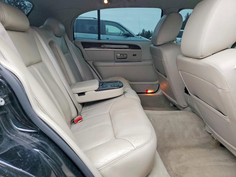 Photo 10 from auction – 2011 LINCOLN TOWN CAR with VIN 2LNBL8FV2BX756642