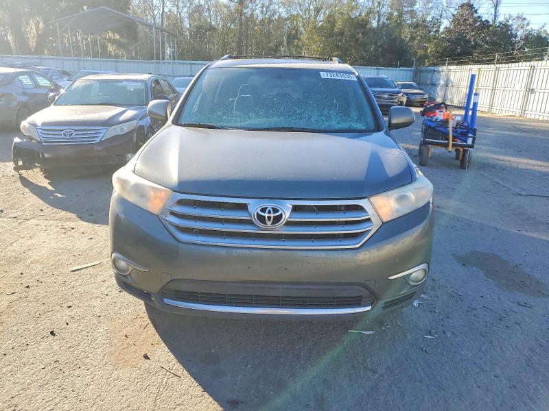 Photo 5 from auction – 2013 TOYOTA HIGHLANDER with VIN 5TDBK3EH0DS261392
