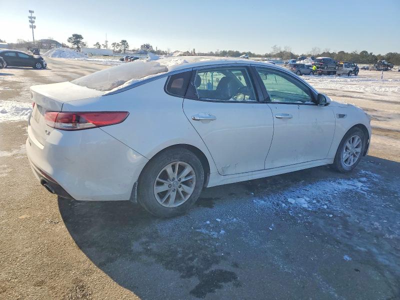 Photo 3 from auction – 2017 KIA OPTIMA LX with VIN 5XXGT4L37HG171843