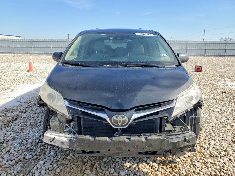 Photo 5 from auction – 2018 TOYOTA SIENNA with VIN 5TDKZ3DC2JS900899