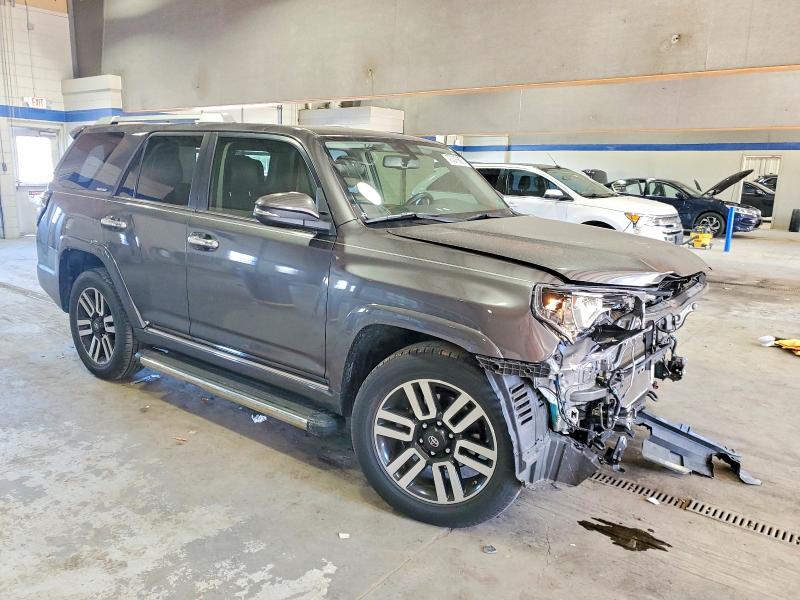 Photo 4 from auction – 2018 TOYOTA 4RUNNER with VIN JTEZU5JR4J5191315
