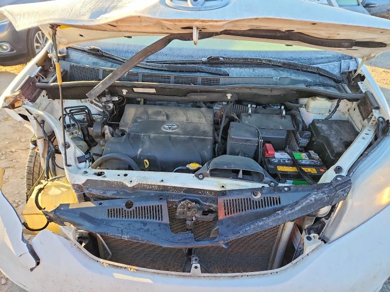 Photo 12 from auction – 2013 TOYOTA SIENNA LE with VIN 5TDKK3DC5DS341342