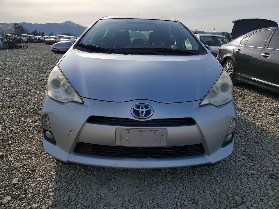 Photo 5 from auction – 2013 TOYOTA PRIUS C with VIN JTDKDTB33D1045858