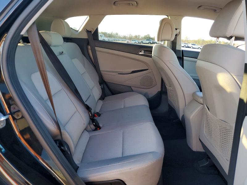 Photo 11 from auction – 2018 HYUNDAI TUCSON with VIN KM8J33A45JU809305
