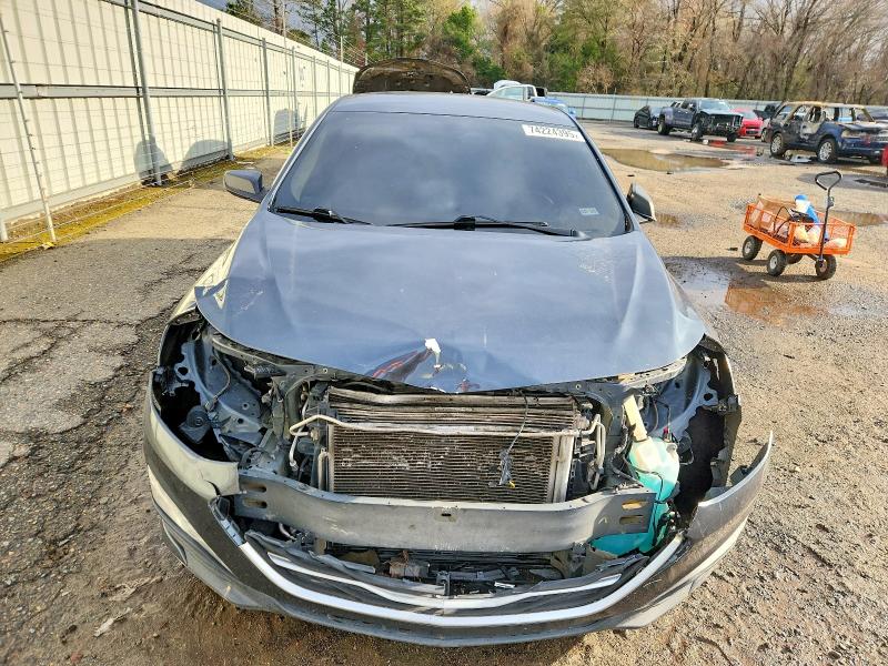 Photo 5 from auction – 2020 CHEVROLET MALIBU with VIN 1G1ZD5ST1LF093038