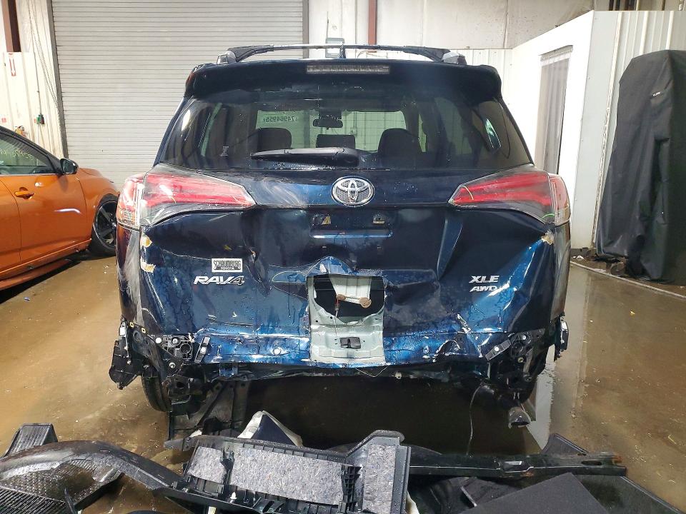 Photo 6 from auction – 2017 TOYOTA RAV4 with VIN JTMRFREVXHJ712679