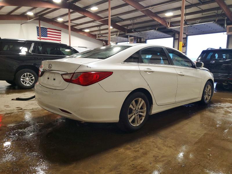 Photo 3 from auction – 2011 HYUNDAI SONATA with VIN 5NPEB4AC9BH091162