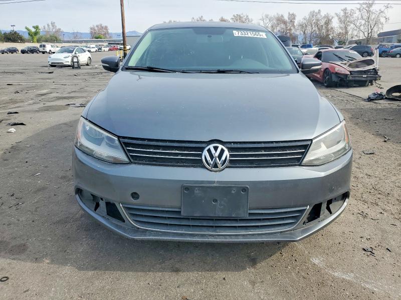 Photo 5 from auction – 2013 VOLKSWAGEN JETTA with VIN 3VWDP7AJ2DM213173