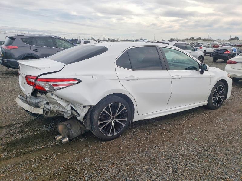 Photo 3 from auction – 2019 TOYOTA CAMRY L with VIN 4T1B11HK3KU716352