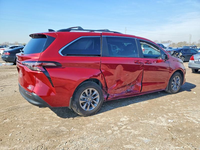 Photo 3 from auction – 2024 TOYOTA SIENNA with VIN 5TDKRKEC8RS218937