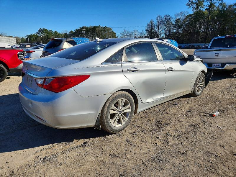 Photo 3 from auction – 2013 HYUNDAI SONATA GLS with VIN 5NPEB4AC9DH745774