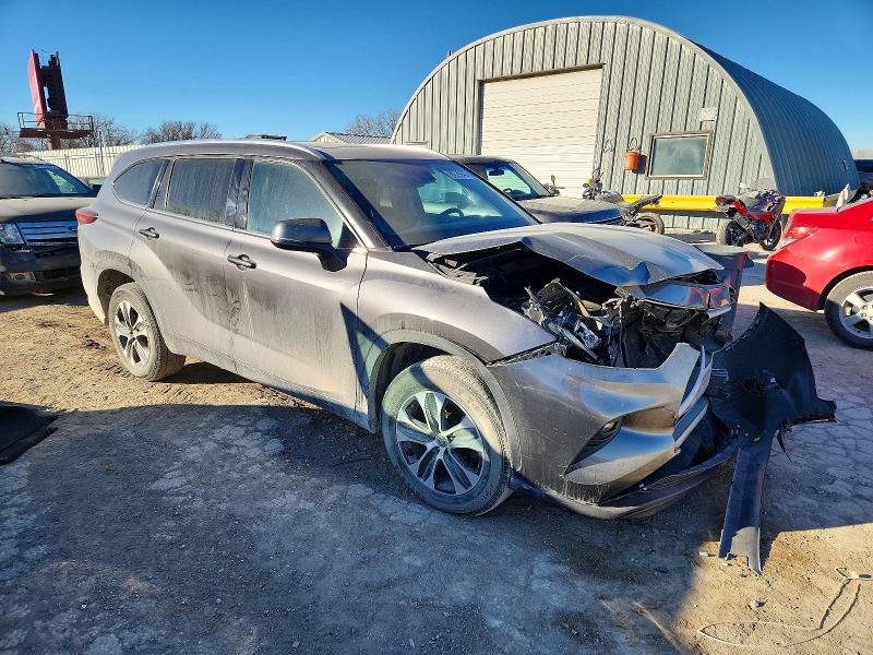 Photo 4 from auction – 2021 TOYOTA HIGHLANDER with VIN 5TDGZRAH5MS523319