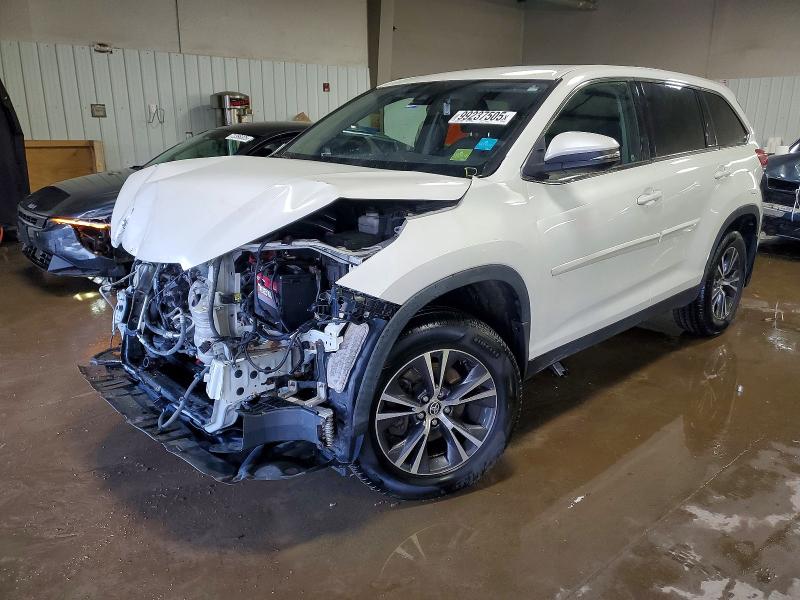 TOYOTA HIGHLANDER 2019 with VIN 5TDBZRFH4KS742434 - Photo from auction