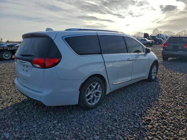 Photo 3 from auction – 2018 CHRYSLER PACIFICA with VIN 2C4RC1EG9JR353113