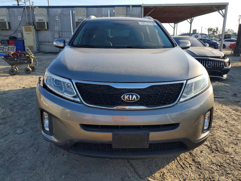 Photo 5 from auction – 2015 KIA SORENTO LX with VIN 5XYKT4A60FG658110