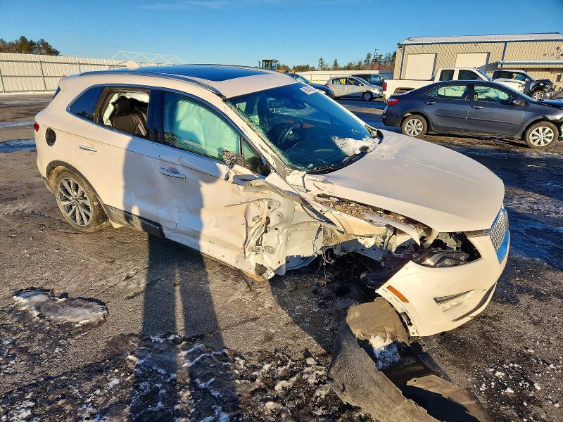 Photo 4 from auction – 2019 LINCOLN MKC RESERV with VIN 5LMCJ3D95KUL37269