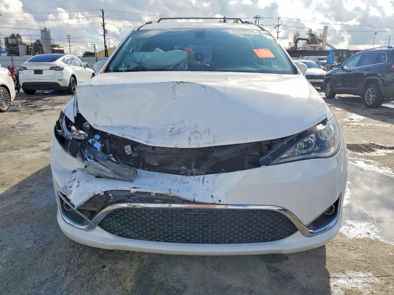 Photo 5 from auction – 2017 CHRYSLER PACIFICA with VIN 2C4RC1BG2HR564569