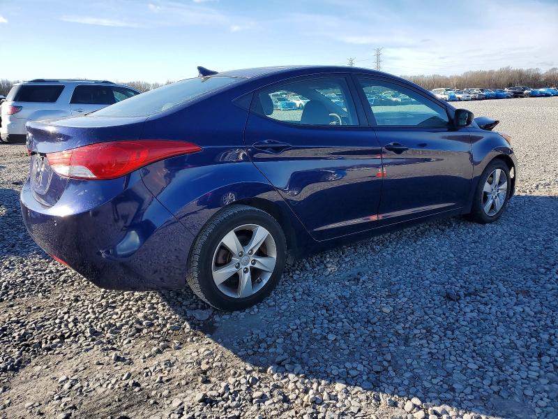 Photo 3 from auction – 2013 HYUNDAI ELANTRA GL with VIN 5NPDH4AE0DH303820