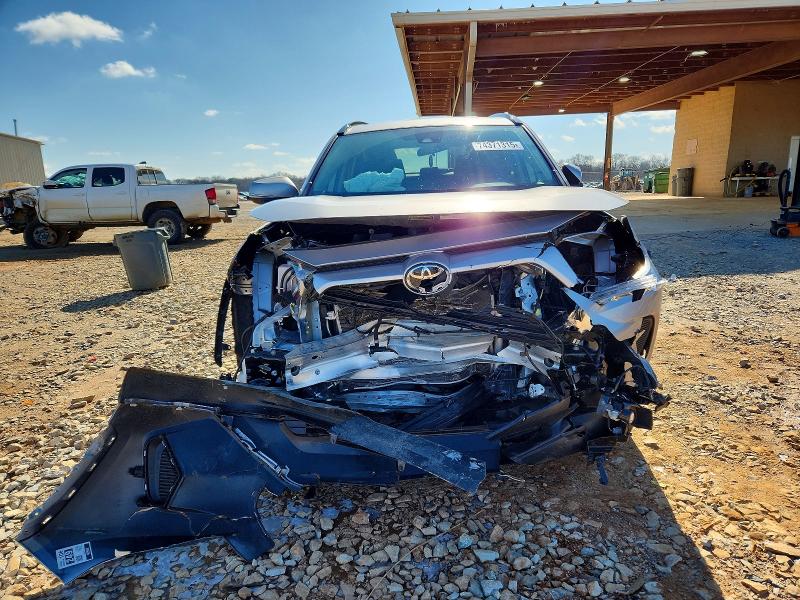 Photo 5 from auction – 2022 TOYOTA RAV4 with VIN 2T3W1RFV9NC185538