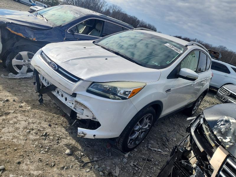 FORD ESCAPE TIT 2015 مع رقم تعريف المركبة 1FMCU9J94FUA02107 - صورة من المزاد