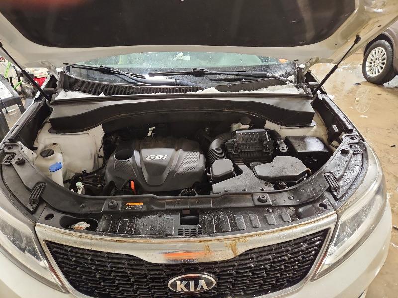 Photo 12 from auction – 2015 KIA SORENTO LX with VIN 5XYKTCA68FG650587