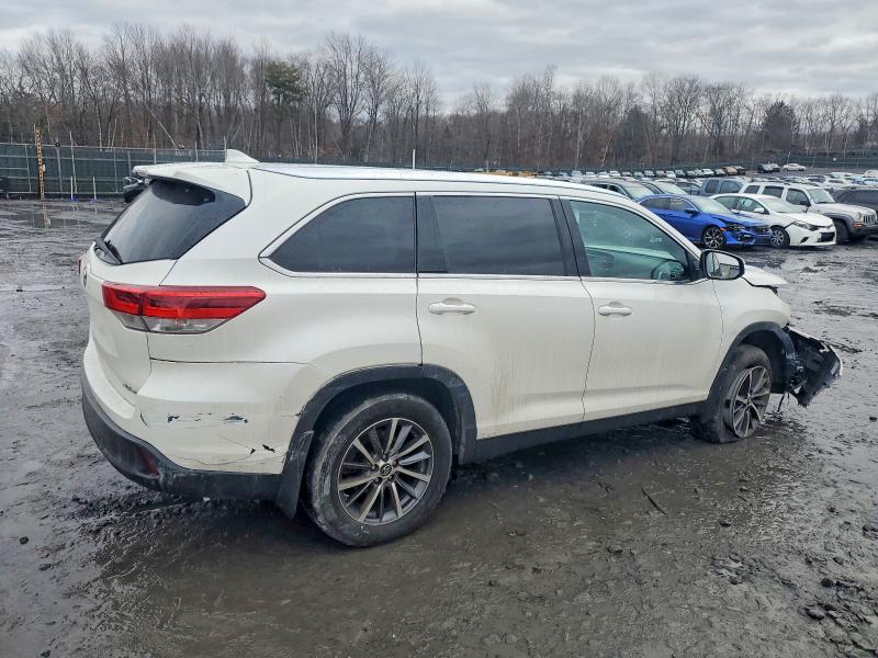 Photo 3 from auction – 2019 TOYOTA HIGHLANDER with VIN 5TDJZRFHXKS622598