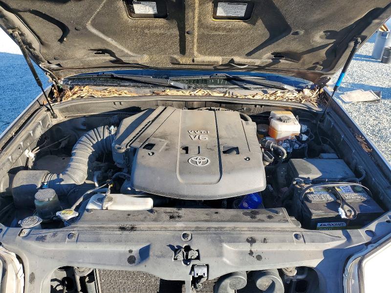 Photo 12 from auction – 2004 TOYOTA 4RUNNER SR with VIN JTEZU14R948012600