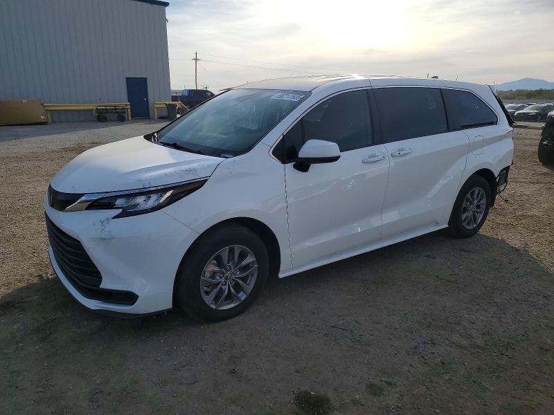 TOYOTA SIENNA 2023 with VIN 5TDKSKFC2PS096351 - Photo from auction