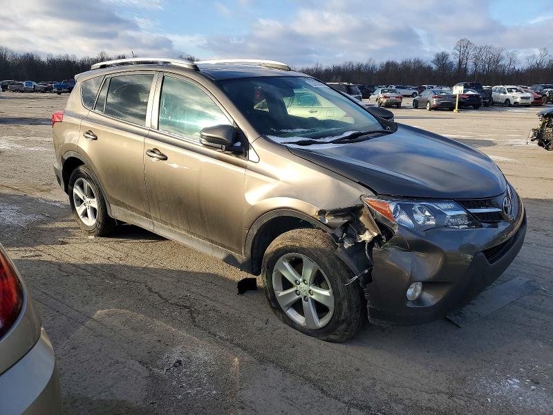 Photo 4 from auction – 2014 TOYOTA RAV4 XLE with VIN 2T3RFREV9EW161903