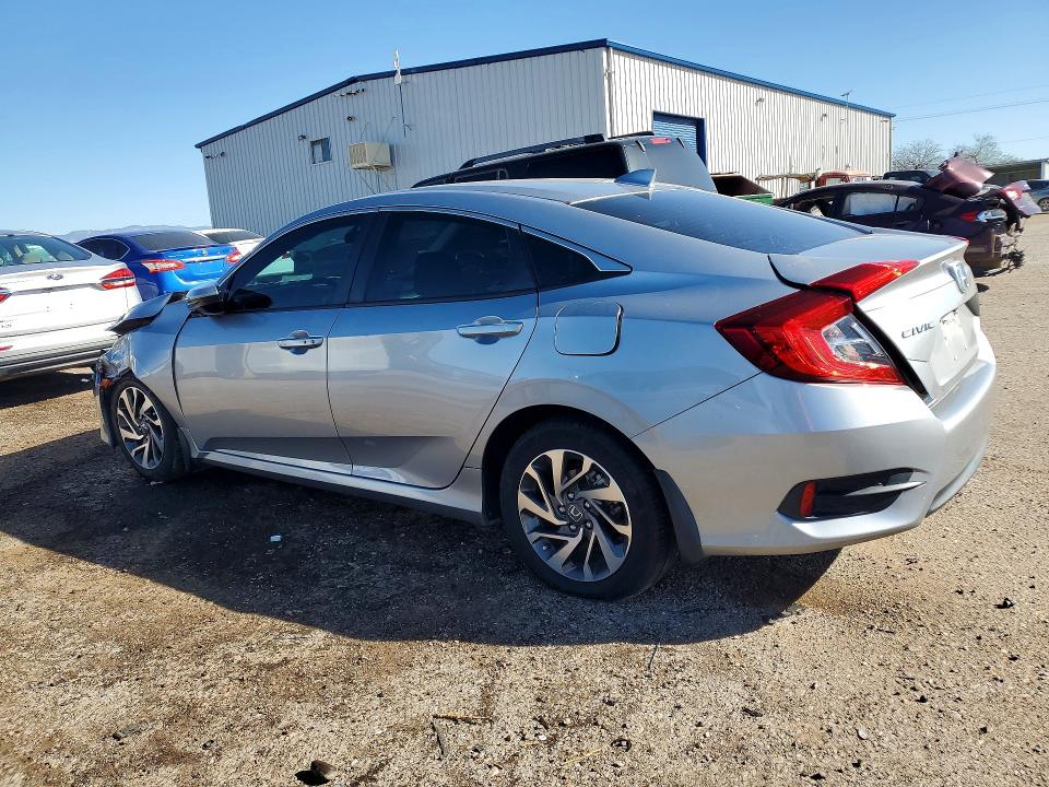 Photo 2 from auction – 2018 HONDA CIVIC EX with VIN 19XFC2F73JE023301