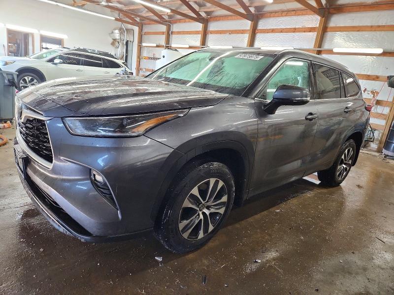 TOYOTA HIGHLANDER 2021 z numerem VIN 5TDGZRBH2MS124138 - Zdjęcie z aukcji
