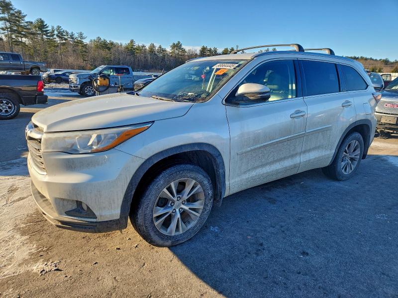 TOYOTA HIGHLANDER 2015 with VIN 5TDJKRFH1FS216204 - Photo from auction