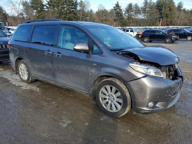 Photo 4 from auction – 2017 TOYOTA SIENNA XLE with VIN 5TDDZ3DC3HS166454