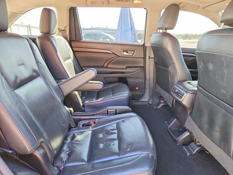 Photo 11 from auction – 2014 TOYOTA HIGHLANDER with VIN 5TDDKRFH5ES011237