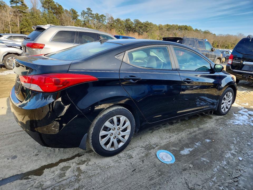 Photo 3 from auction – 2013 HYUNDAI ELANTRA with VIN KMHDH4AE1DU567663