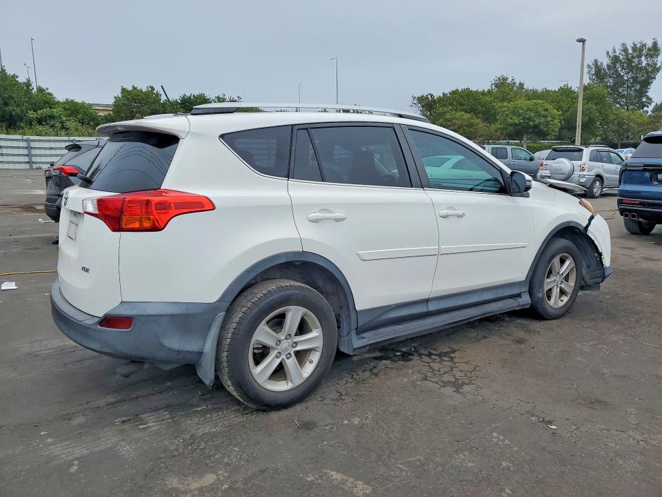 Photo 3 from auction – 2014 TOYOTA RAV4 with VIN 2T3WFREV1EW114545