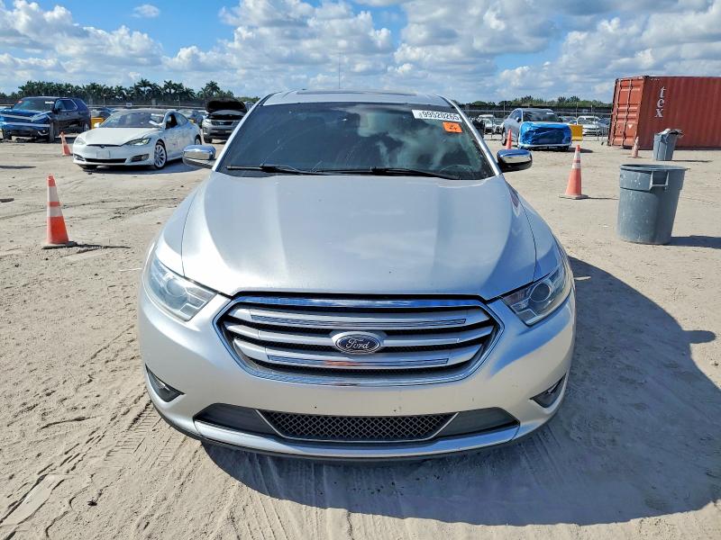 Photo 5 from auction – 2018 FORD TAURUS LIM with VIN 1FAHP2F83JG120462