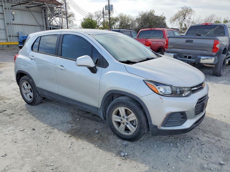 Photo 4 from auction – 2020 CHEVROLET TRAX LS with VIN KL7CJKSBXLB330237