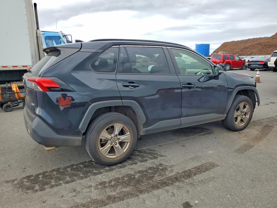Foto 3 de la subasta – 2024 TOYOTA RAV4 con VIN JTMW1RFVXRD114401