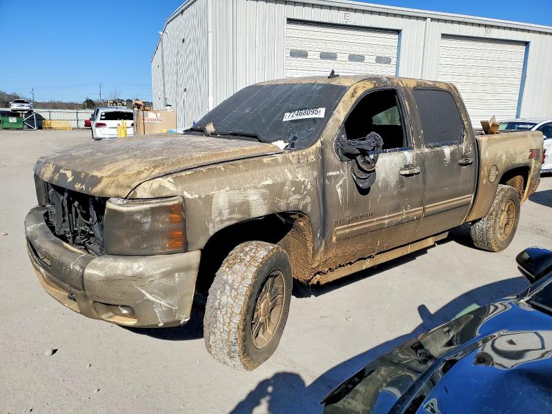 CHEVROLET SILVERADO 2011 with VIN 3GCPKSE33BG256896 - Photo from auction