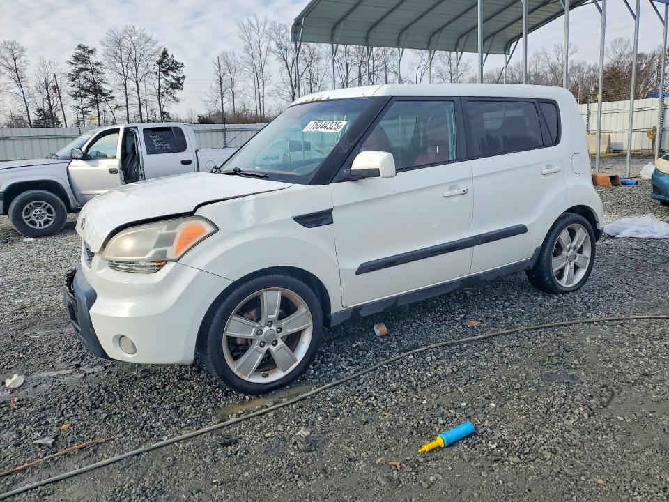KIA SOUL + 2011 with VIN KNDJT2A28B7300970 - Photo from auction