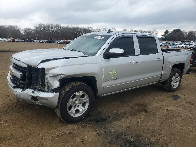 CHEVROLET SILVERADO 2018 with VIN 3GCUKREC0JG273231 - Photo from auction