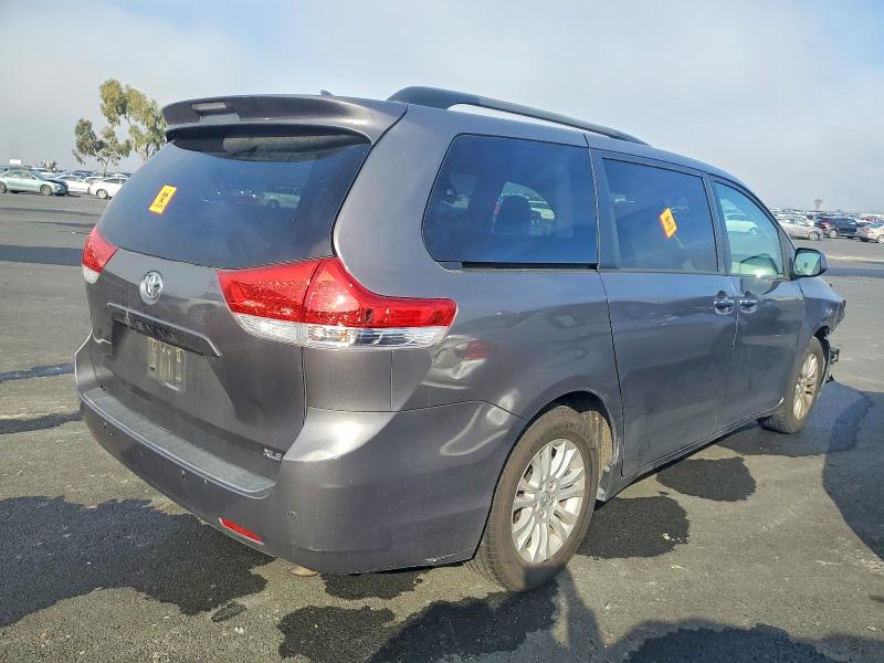 Photo 3 from auction – 2011 TOYOTA SIENNA with VIN 5TDYK3DCXBS119452