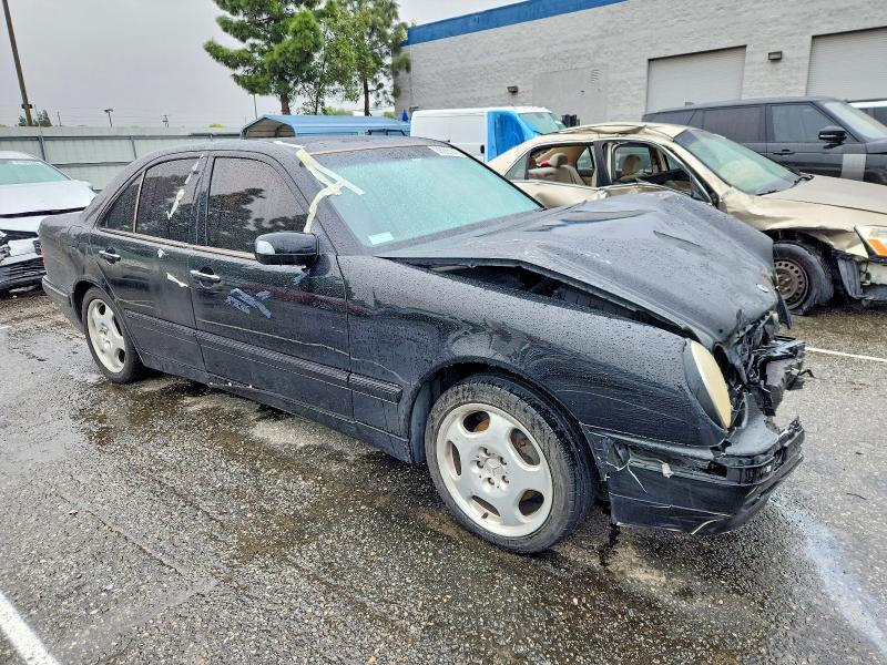 Photo 4 from auction – 2001 MERCEDES-BENZ E with VIN WDBJF70J21X061541