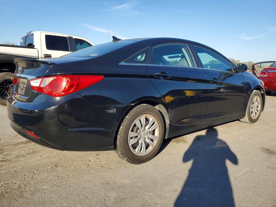 Photo 3 from auction – 2011 HYUNDAI SONATA GLS with VIN 5NPEB4AC2BH069603