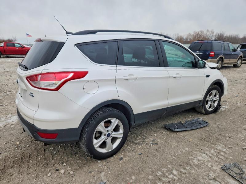 Photo 3 from auction – 2016 FORD ESCAPE SE with VIN 1FMCU9GX8GUA37739
